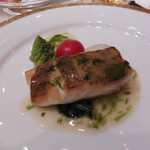 帝国ホテル - 天然真鯛のポワレ、磯の香る魚介類のソース