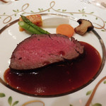 帝国ホテル - 国産牛フィレ肉のロースト　シャンベルタンソース　ポテトと温野菜を添えて