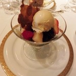 帝国ホテル - 宇治抹茶のクリームに黒糖のジュレ、和三盆のアイスクリーム