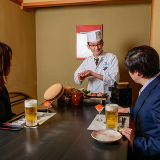 【握りたてが一番】宴会では、板前がお客様の目の前で握ります！