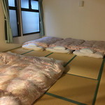 湯元館 - 同じく寝室、男5名雑魚寝