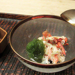 緒方 - 1】間人のコッペ蟹雌 内子と蟹身 新潟の青もずく 猪口に外子(2015.12月)