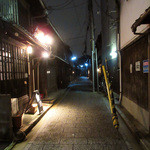 緒方 - (2015.12)膏薬辻子の左奥がお店