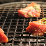 焼肉屋 かねちゃん 至粋亭 - 網の上のお肉