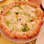 pizzeria da ENZO - 沖縄アーサとクリームソースピザ♡とても美味しかった！