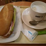 ドトールコーヒーショップ -  ミラノサンドA　生ハム・ボンレスハム・ボローニャソーセージ＋カフェオレ660円