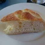 リストランテ カントゥ - おかわり自由　表面カリっと焼いてあって中はフワフワ　購入も可能です