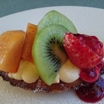 リストランテ カントゥ - フルーツいっぱい、サクッとしたタルト生地