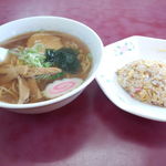 山久 - Aセットのラーメン+チャーハン小盛780円