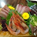 居酒屋 酒元 - 刺し盛り5点　980円　マグロの色が変わってる・・・（ｖｖ）