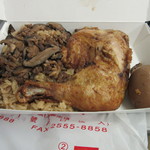 林合發油飯店 - 油飯半斤(45元)、鳥モモ肉(70元)、玉子(10元)