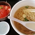 千歳道産市場 - 塩ラーメン＆サーモン親子丼　500円　2015/12