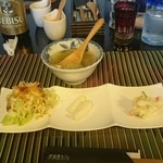 地球屋 - 前菜のサラダとスープ