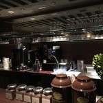 ピエール マルコリーニ - 店内(カウンター席からの眺め)