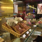 FAUCHON PARIS - ゴールドな内装