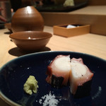 匠 進吾 - タコの刺身