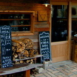 キャリー焼菓子店 - 小さな店構えに、不思議な魅力がいっぱいです