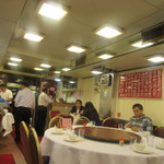Kam Shan Seafood Restaurant - 店内は夜遅くまでにぎわっています