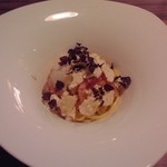 センプリチェ - 鰤と長芋、カリフラワーマリネを合わせたタリオリーニ　赤芽紫蘇