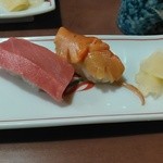 大衆酒場 まるちゃん - 中トロ、赤貝