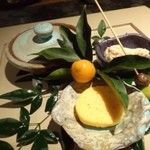 大どころ - 前菜盛り合わせ・・「アンポ柿チーズ寄せ」「タイラギのビラ、おろし和え」「？？の真子」「銀杏とむかごの素揚げ」