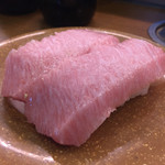 亀正くるくる寿司 - 中トロ