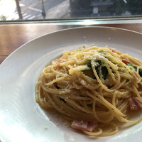 炭火焼イタリアン 海串 ブラーチェ - ほうれん草とベーコンのガーリックオイル仕立て(760円)
                
                正規のパスタメニューが終わっていたので。正式な名前は聞き逃してしまったのですが、こんな感じだったと思います。
