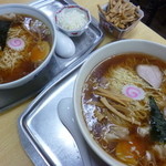 大勝軒 - '15/12/29 玉子入りワンタン麺（972円）と玉1個（756円）にネギ(108円)メンマ(270円)