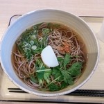 妻籠庵 - 木曽路そば 550円 SAのスナックコーナーのかけそばにしては強気の値段設定