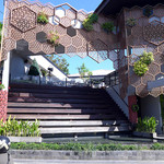 MoonLite Kitchen and Bar - 散歩にでかけるが、通りには変わった建築が多い。