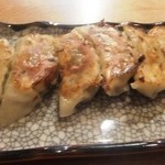 Izakaya Tecchan - 焼餃子は素晴らしく肉と野菜のバランスが良い。