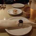 お通しとハイネケン