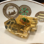 五金 - お通しはふぐ皮の煮こごり