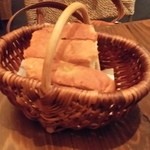 REGIONALE - （2015年12月夜再訪）自家製フォカッチャは、オリーブオイルでいただこう。