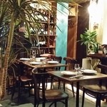 （2015年12月夜再訪）店内には客は3組