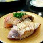 グルメ廻転寿司 　まぐろ問屋　めぐみ水産 - サーモン三点盛り