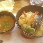 居酒屋 らくがき - 天丼、味噌汁