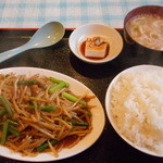 満園 - ニンニクの芽と肉炒め定食