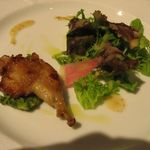 ピッコロモンド557 - フランス産うずらのディアボラ風、九条ネギのソースのアップ(2015.11)