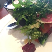 カジュアルフレンチ　アミー - さいたまヨーロッパ野菜がブーケみたいに盛られています