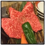 食彩和牛 しげ吉 - シンシン。さすがA5だけあって、サシがたっぷり。ほとんど下味無しでしたが、肉本来の旨味が強く、肌理も細やかで食感も素晴らしかったです。