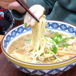 中華そば きくま - 麺とチャーシューのリフト