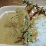 カレーカフェ 静 - テイクアウトしたマッサマンカレーを自宅で盛ってみた。