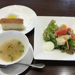 TAVERNA Pinoli - サラダ、スープ、パン