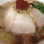 Ten - 海(魚介豚骨塩ラーメン)700＋チャーシュー250＋辛味噌50。