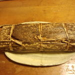 すし 市松 - 鯖の姿寿司　竹の皮に包んで有ります