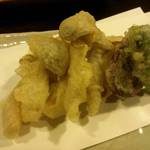 十割蕎麦みかあさ - 太しめじの天ぷら。