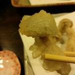 十割蕎麦みかあさ - 太しめじの天ぷら。