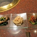 焼肉うしごろ - 季節野菜のナムル2種　和風チャンジャ