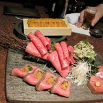 焼肉うしごろ - 刺身　リブ芯と生雲丹　自家製ローストビーフ　ハツの炙りタタキ　白センマイ刺し
      